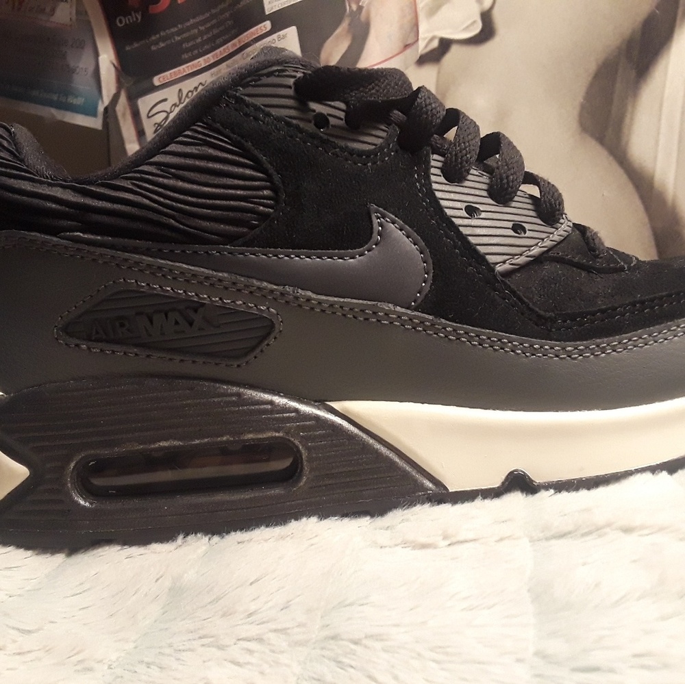 NIKE AIR MAX 90 LTHR 768887-001 Women's